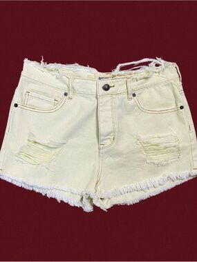Yellow denim shorts with frayed hem